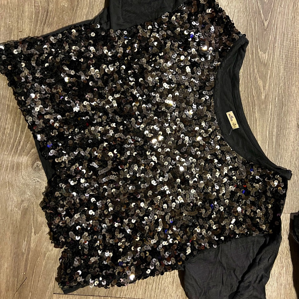 Hollister sequin crop NWT